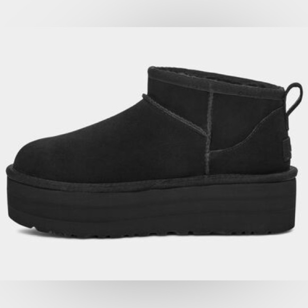 UGG Classic Mini Platform Boot Black Size 8 New in Box